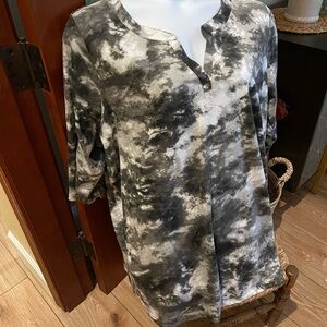 Woman Within Black and Gray Tie-Dye Tunic